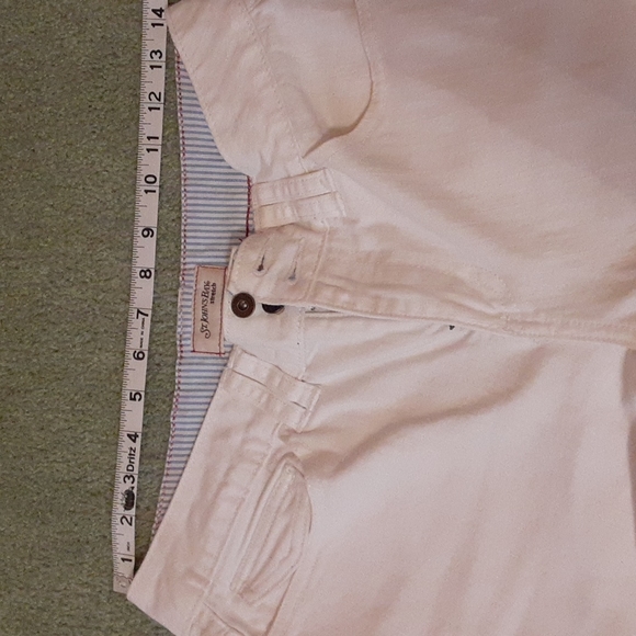 Like new! White denim capris, size 8 - Picture 3 of 6